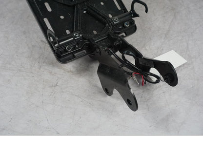 Snett nerifrån på Skylthållare från en Yamaha MT-09 -2024 motorcykel.