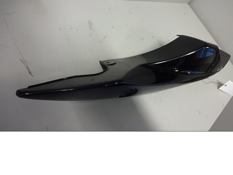 Höger sida på Bakvinge från en Suzuki GSX-R 750 -2015 motorcykel.