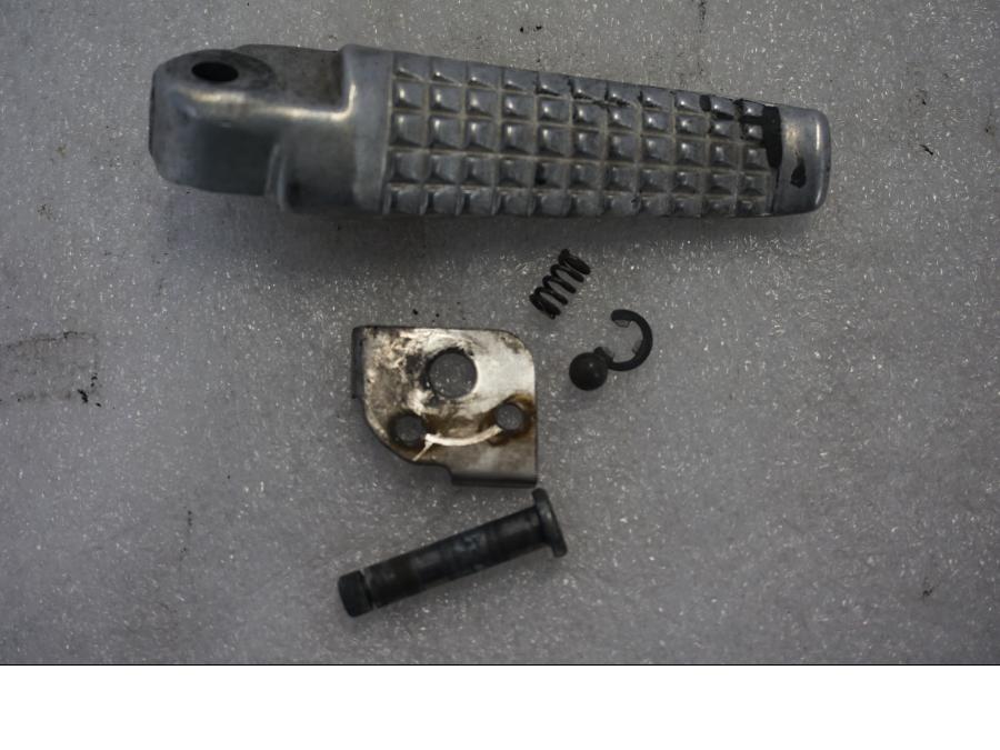 Framsidan på Fotpinne från en Suzuki GSX-R 1000 -2003 motorcykel.