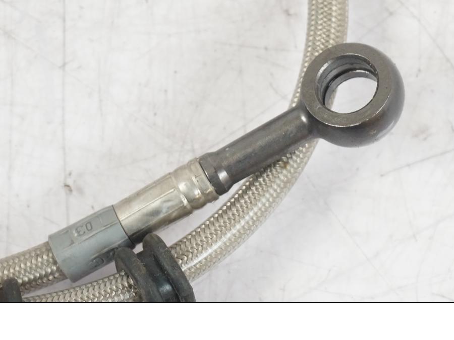 Höger sida på Bromsledning från en Suzuki GSX 1300 RX -1999 motorcykel.