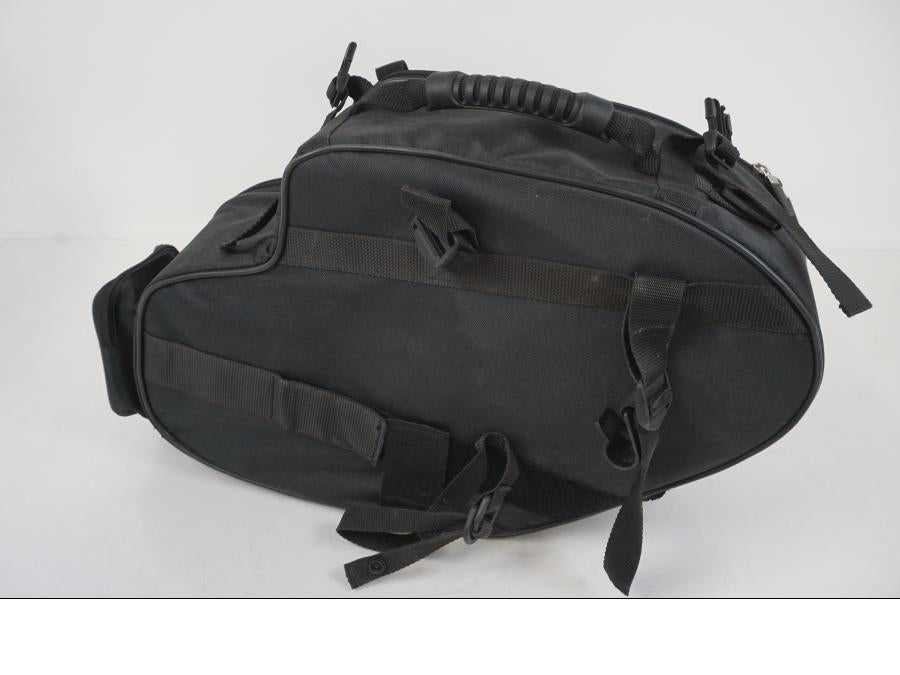 Baksidan på Väska från en Universal Universal -0 moped.