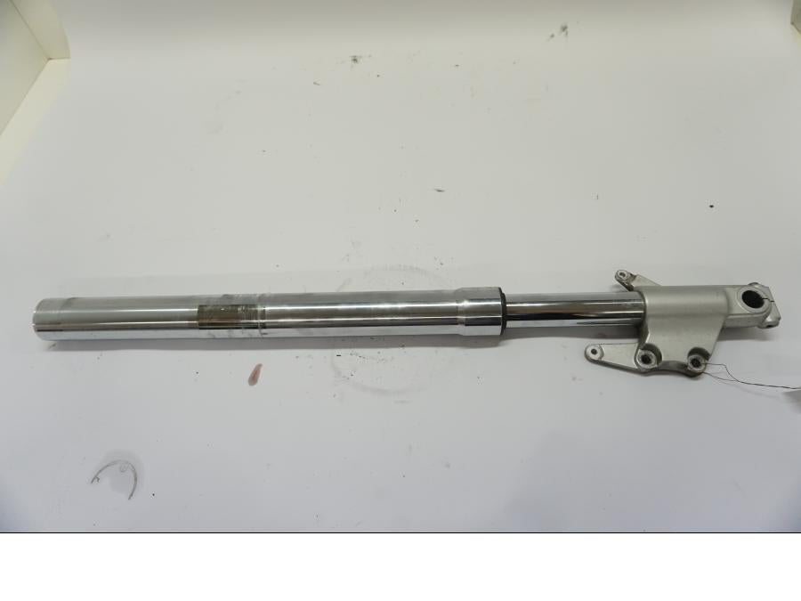 Framsidan på Gaffelben från en Suzuki VZ 800 -1998 motorcykel.