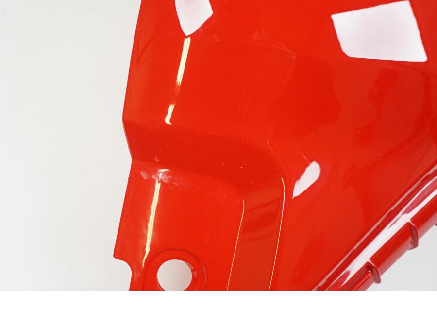 Extrabild3 på Bensintankskåpa från en Ducati Monster 937 -2023 motorcykel.