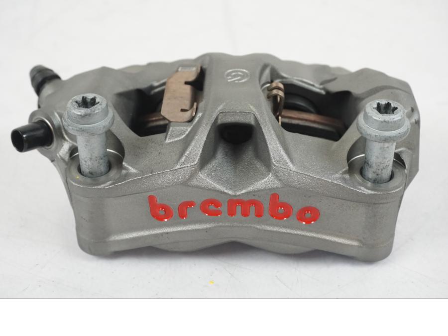 Framsidan på Bromsok från en KTM 1290 Super Duke R EVO -2023 motorcykel.