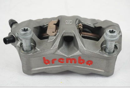 Framsidan på Bromsok från en KTM 1290 Super Duke R EVO -2023 motorcykel.