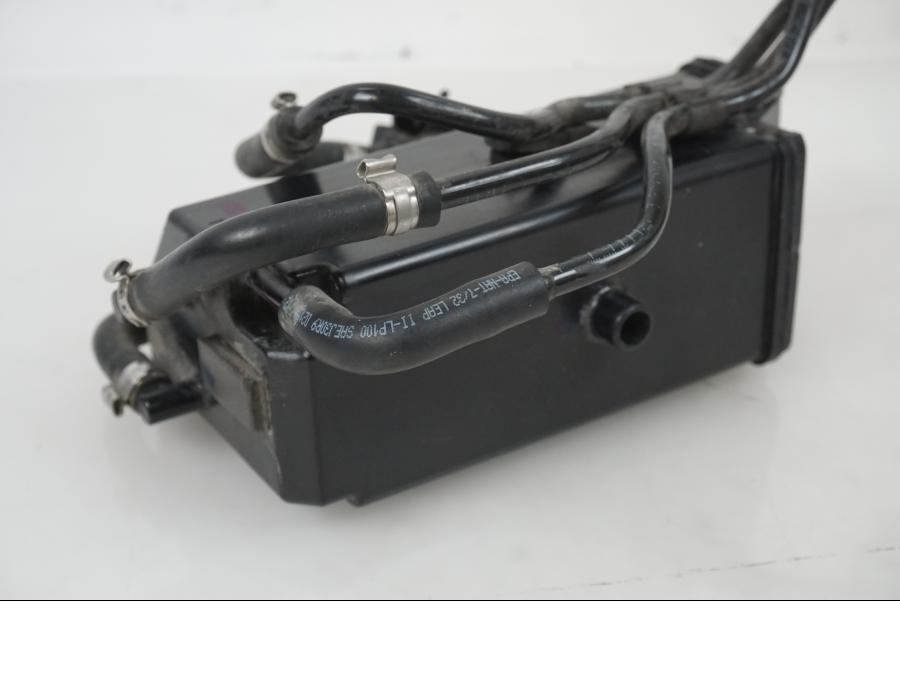 Vänster sida på Solenoid från en H-D Adventure Pan America Special RA1250S -2021 motorcykel.