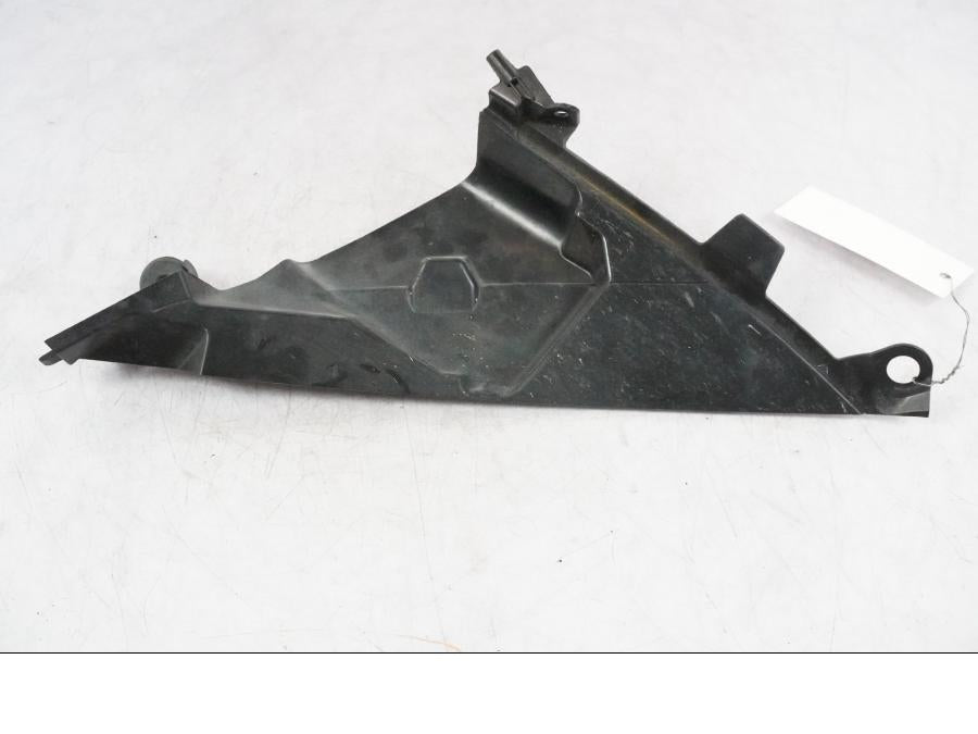 Framsidan på Toppkåpsinsida från en Suzuki GSX-R 1000 -2008 motorcykel.