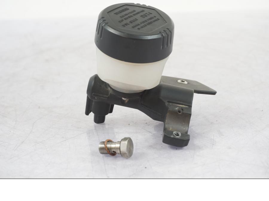 Framsidan på Bromshuvudcylinder från en BMW R 1200 GS -2005 motorcykel.