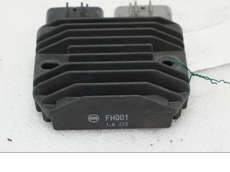 Framsidan på Likriktare från en Yamaha TDM 900 -2002 motorcykel.