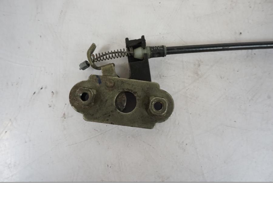 Baksidan på Sadellåsmekanism från en KTM 125 Duke -2017 motorcykel.