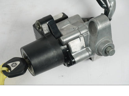 Snett uppifrån på Låssats från en Yamaha XVS 1100 -2003 motorcykel.