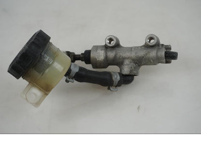 Baksidan på Bromshuvudcylinder från en Kawasaki VN 1600 Mean Streak -2007 motorcykel.