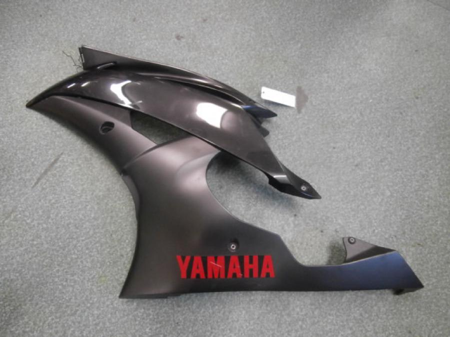 Framsidan på Sidkåpa från en Yamaha YZF R6 -2008 motorcykel.