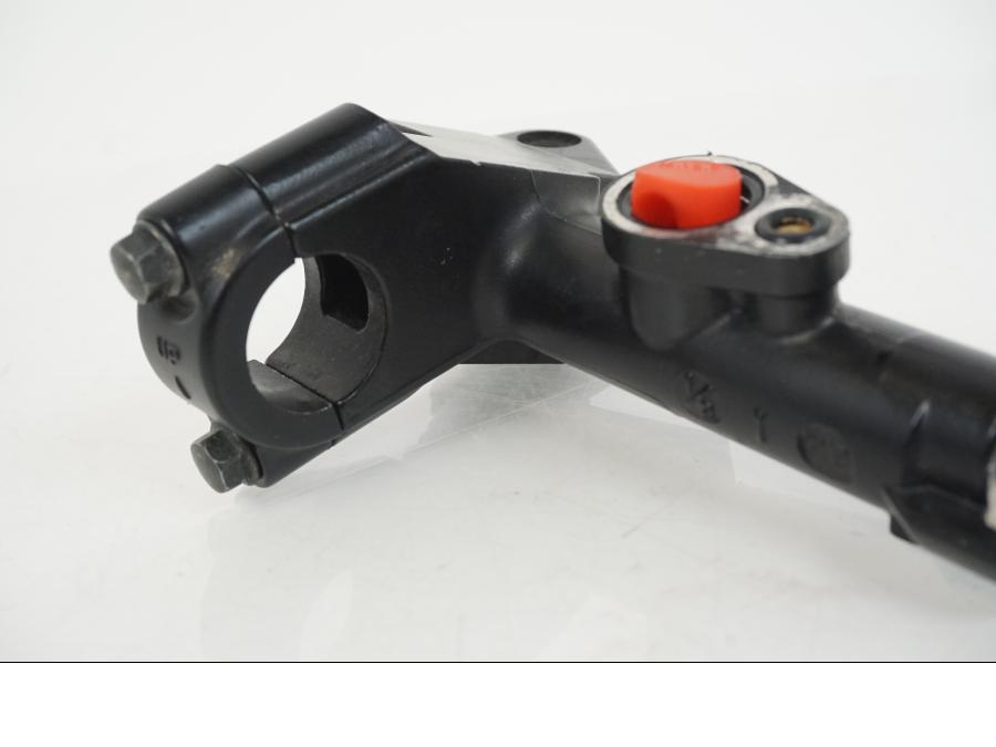 Baksidan på Kopplingslavcylinder från en Suzuki GSX-R 1000 -2007 motorcykel.