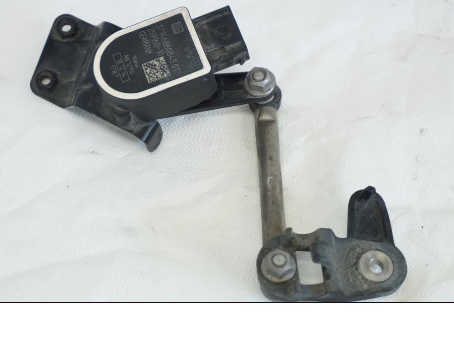 Baksidan på Nivåsensor från en BMW K 1600 -2015 motorcykel.