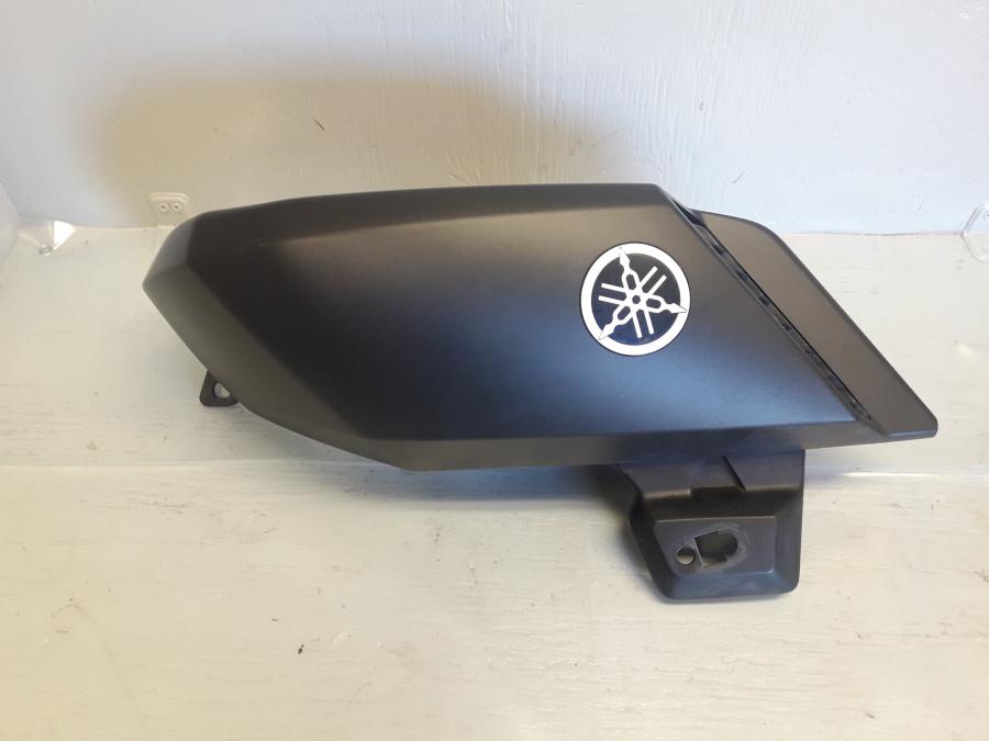Framsidan på Luftintag från en Yamaha MT 125 -2017 motorcykel.