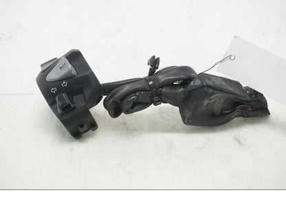 Baksidan på Styrelreglage från en Honda CBR 500 R -2013 motorcykel.