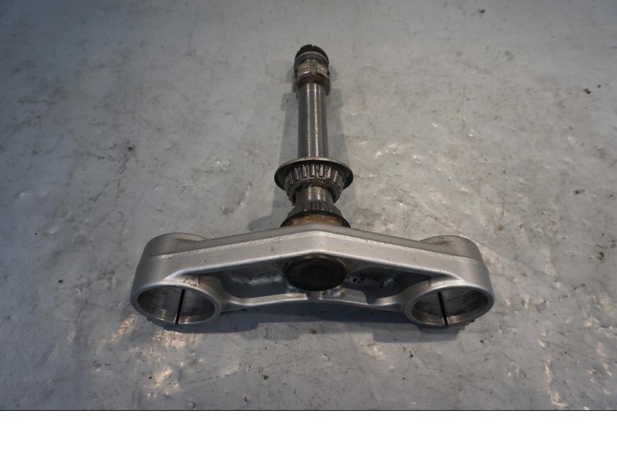 Baksidan på Gaffelkrona från en Yamaha XT 1200 Z -2011 motorcykel.