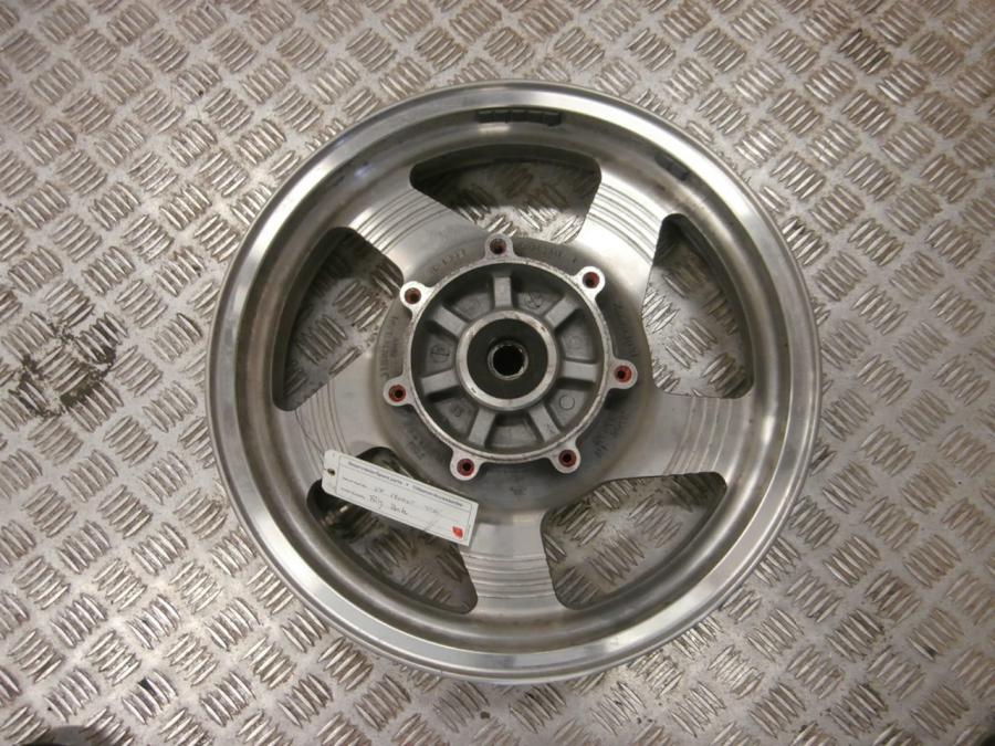 Framsidan på Fälg från en Kawasaki VN 1500 Classic Tourer -2000 motorcykel.