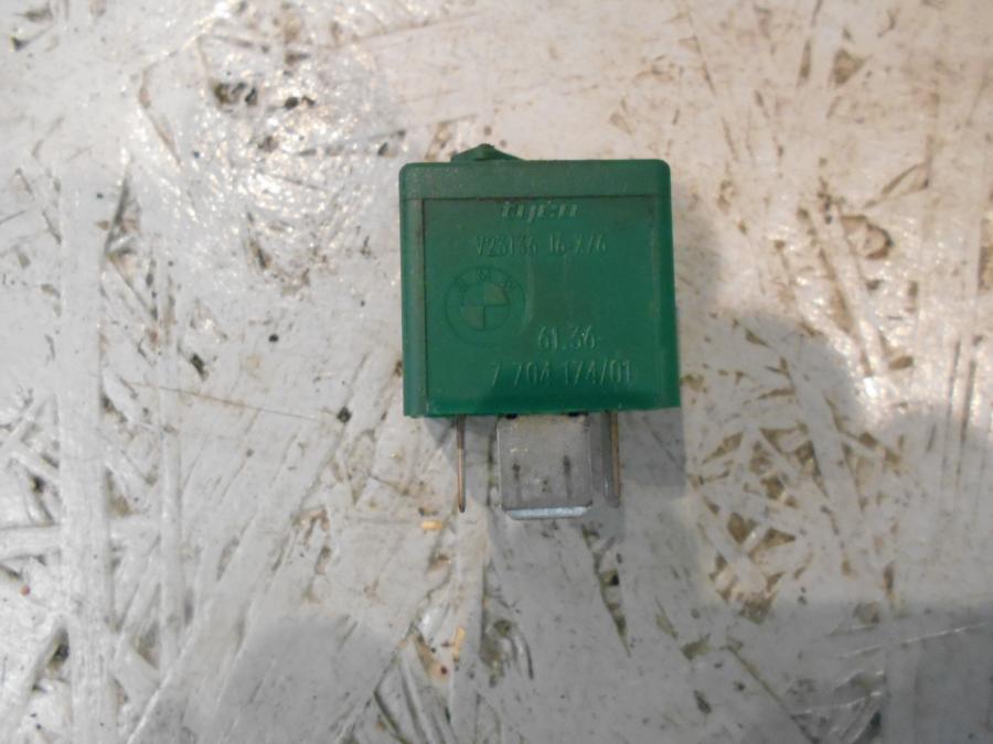 Framsidan på Startrelä från en BMW K 1300 R -2009 motorcykel.