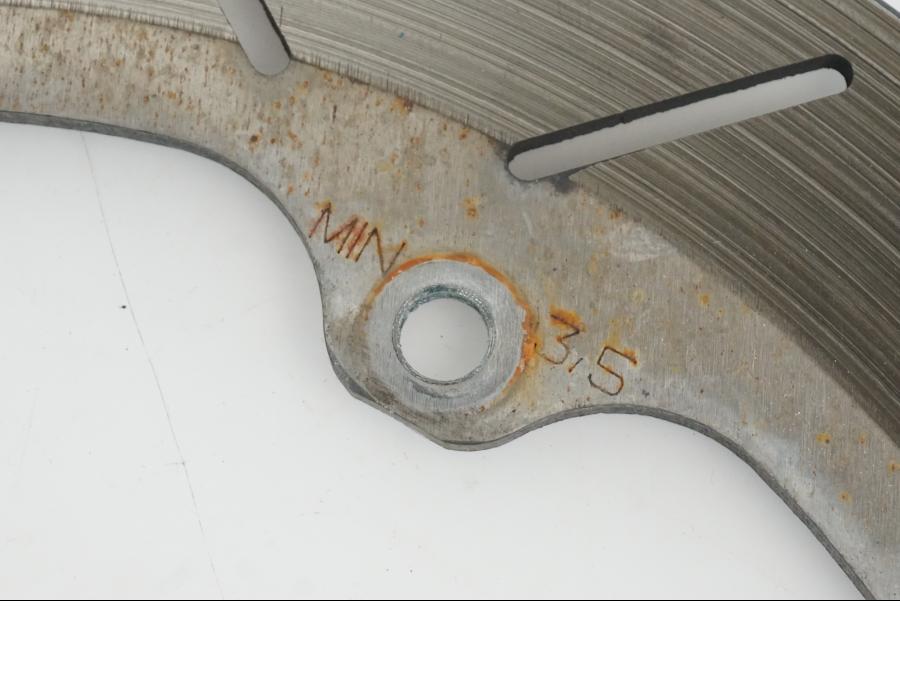 Snett uppifrån på Bromsskiva från en Yamaha XJ 900 -1997 motorcykel.