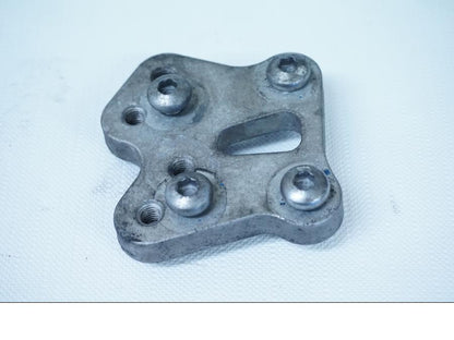 Baksidan på Fotpinnefäste inre från en Suzuki GSX-R 1000 -2008 motorcykel.