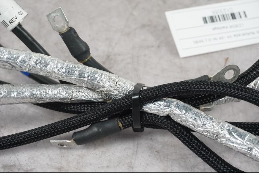 Snett nerifrån på Kablage från en Ducati Multistrada V4 -2024 motorcykel.