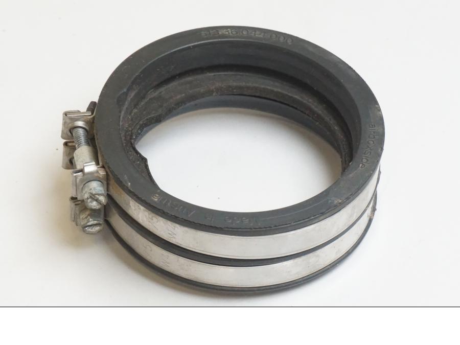 Vänster sida på Insugsgummi från en KTM 1190 Adventure -2015 motorcykel.