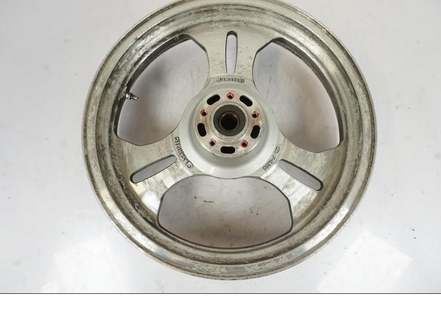 Extrabild2 på Fälg från en Kawasaki VN 1500 -2003 motorcykel.