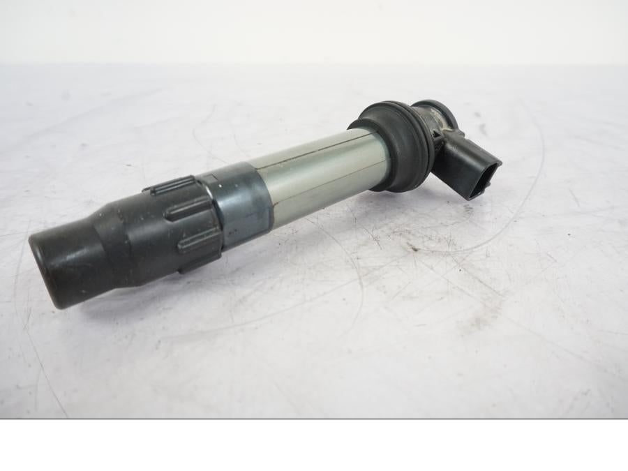 Höger sida på Tändspole från en Honda VFR 1200 -2010 motorcykel.