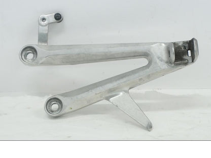 Höger sida på Fotpinnefäste från en Honda CBR 1000 RR -2005 motorcykel.