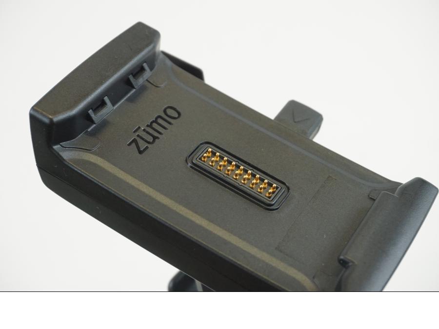 Baksidan på GPS/Mobilhållare från en Kawasaki ZZ-R 1400 -2017 motorcykel.