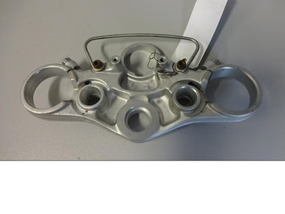 Baksidan på Gaffelkrona från en Triumph Speed Triple -2011 motorcykel.