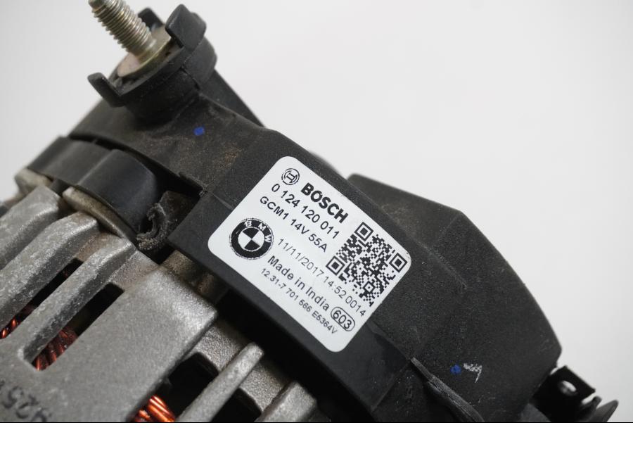 Höger sida på Generator från en BMW K 1600 -2018 motorcykel.