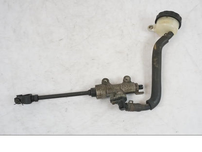 Framsidan på Bromshuvudcylinder från en Honda CB 750 -1996 motorcykel.