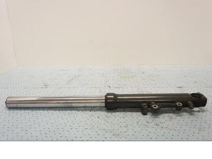 Framsidan på Gaffelben från en Kawasaki ZX-6R -2000 motorcykel.