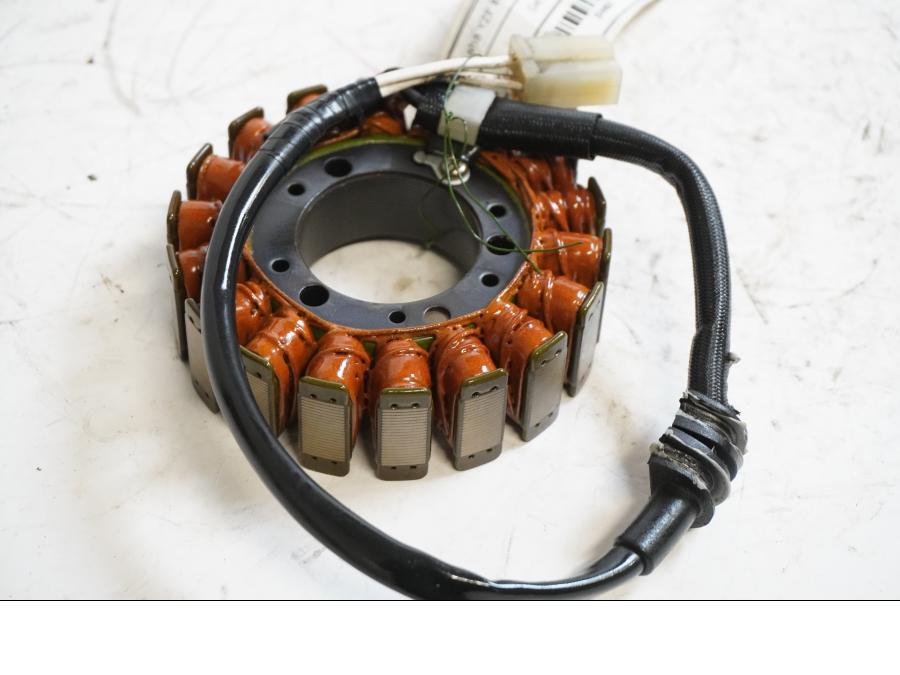 Framsidan på Generator från en Yamaha YZF R6 -1999 motorcykel.