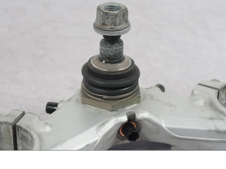 Baksidan på Gaffelkrona från en BMW R 1200 GS -2005 motorcykel.