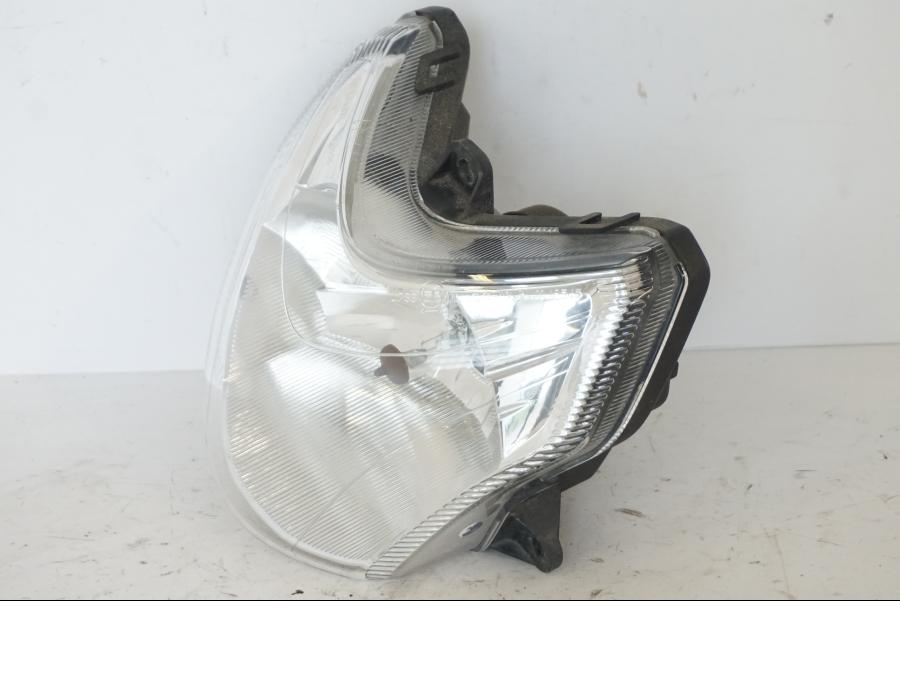 Baksidan på Strålkastare från en Honda SH 300 A -2011 scooter.