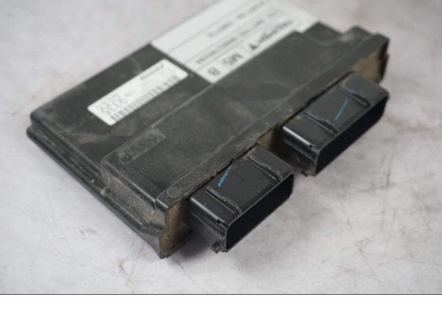 Höger sida på CDI / ECU från en Triumph Tiger Explorer -2016 motorcykel.