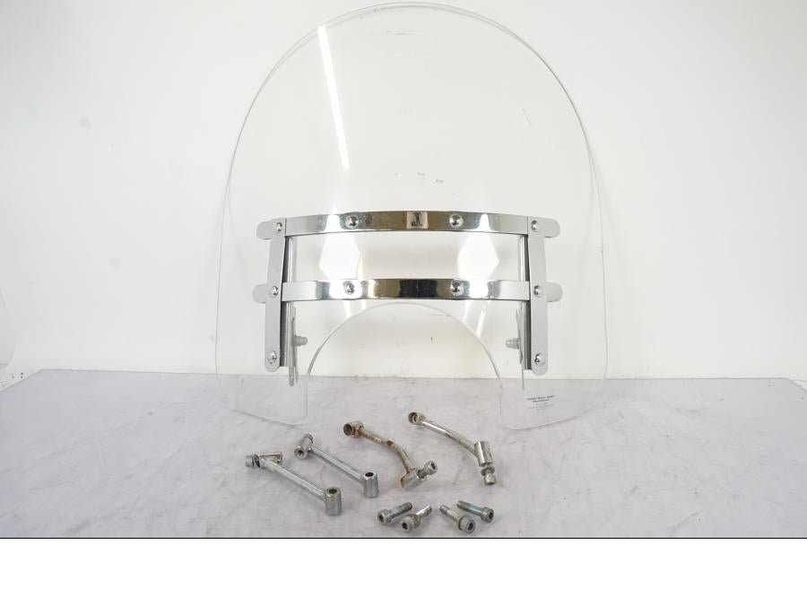 Framsidan på Vindruta från en Suzuki VL 800 -2002 motorcykel.