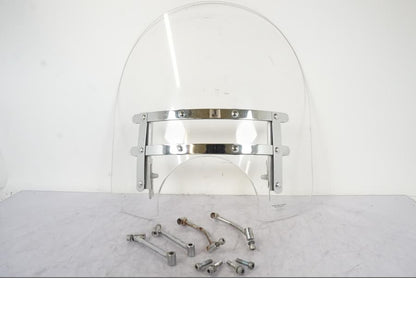 Framsidan på Vindruta från en Suzuki VL 800 -2002 motorcykel.