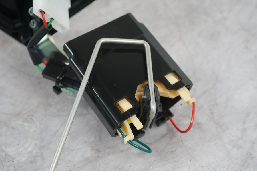 Vänster sida på Bensinnivågivare från en Ducati Multistrada V4 -2024 motorcykel.