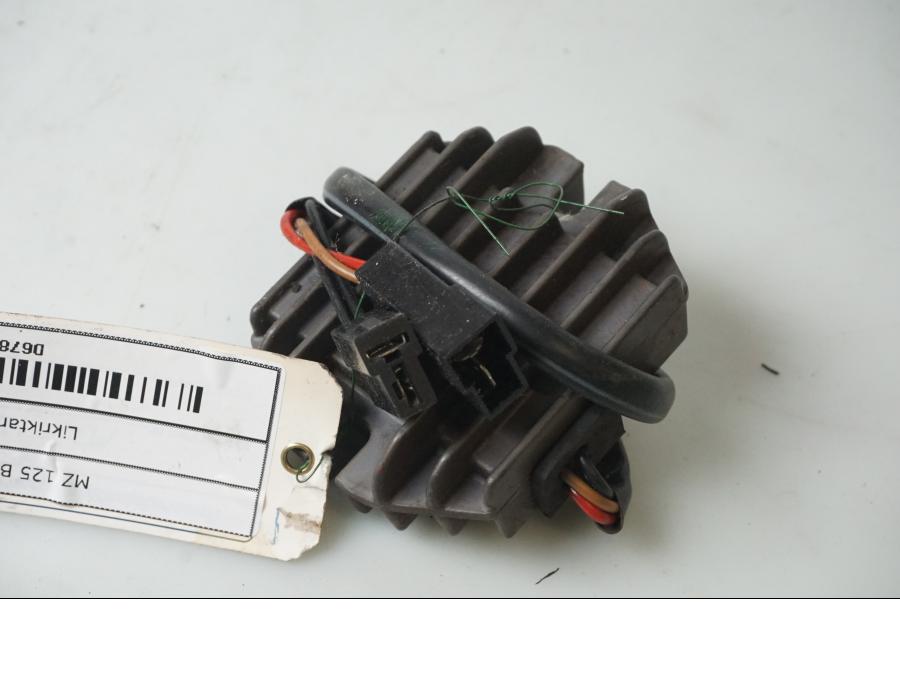 Baksidan på Likriktare från en MZ 125 -2003 motorcykel.