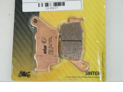 Baksidan på Bromsbelägg från en KTM 690 Duke -2016 motorcykel.