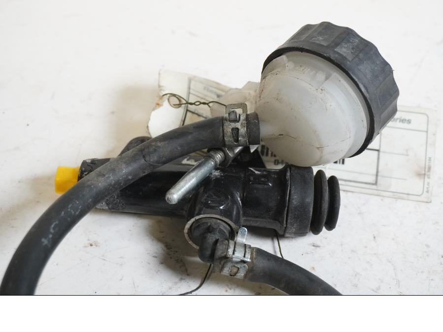 Höger sida på Bromshuvudcylinder från en KTM 125 Duke -2014 motorcykel.