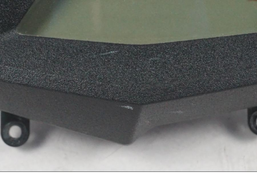 Baksidan på Instrumentpanel från en Kawasaki ER-6N ABS -2010 motorcykel.