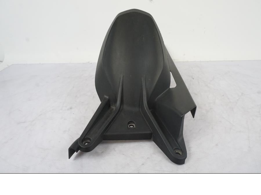 Höger sida på Svingskärm från en KTM 1290 Super Duke R -2021 motorcykel.