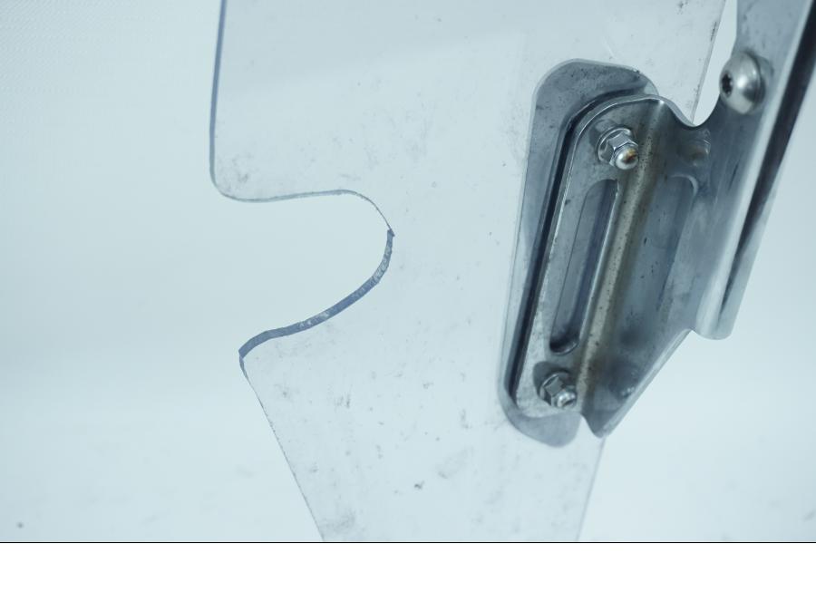 Höger sida på Vindrutefäste från en Kawasaki VN 1500 Classic Tourer -2001 motorcykel.