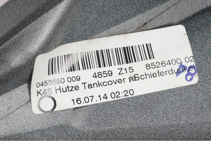 Snett nerifrån på Bensintankskåpa från en BMW K 1600 GTL -2015 motorcykel.